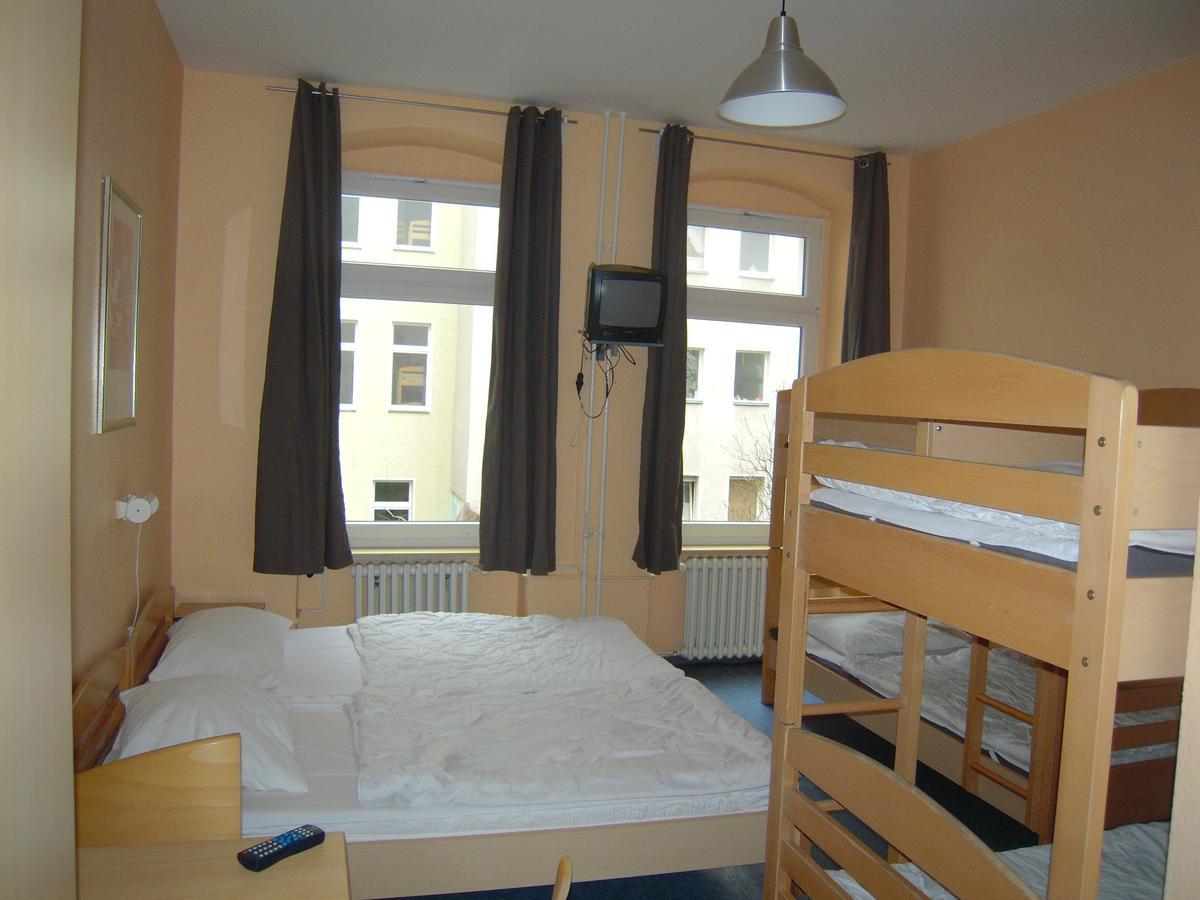 Happy Go Lucky Hotel + Hostel Schoneberg Berlin Exterior foto