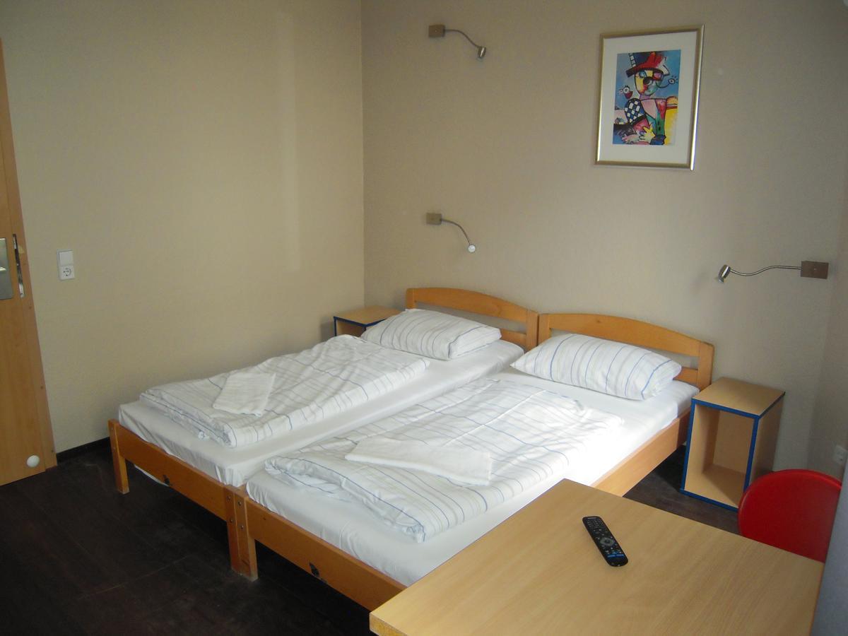 Happy Go Lucky Hotel + Hostel Schoneberg Berlin Exterior foto