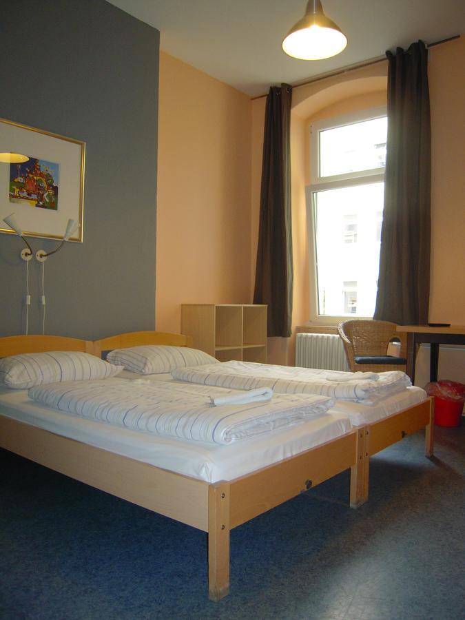 Happy Go Lucky Hotel + Hostel Schoneberg Berlin Exterior foto