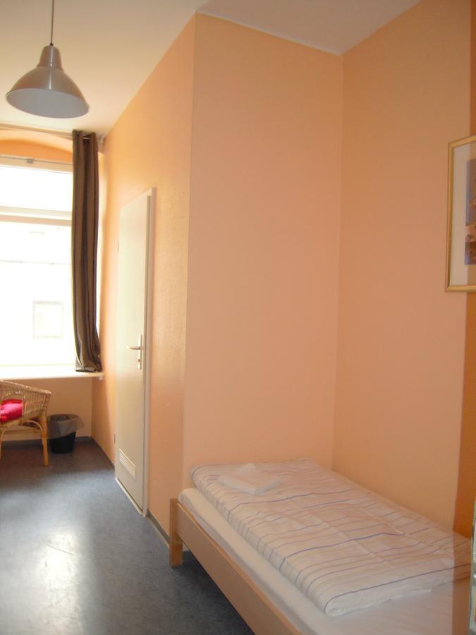 Happy Go Lucky Hotel + Hostel Schoneberg Berlin Exterior foto