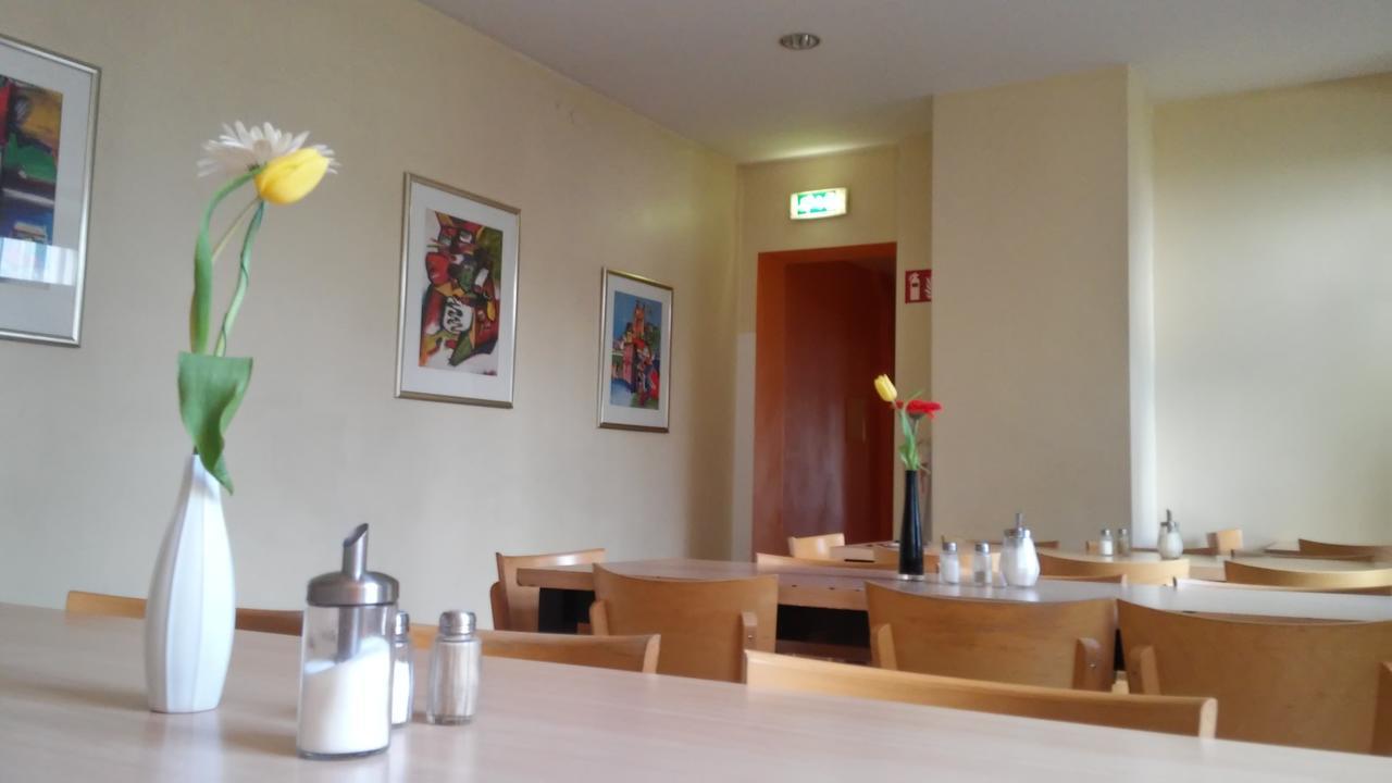 Happy Go Lucky Hotel + Hostel Schoneberg Berlin Exterior foto