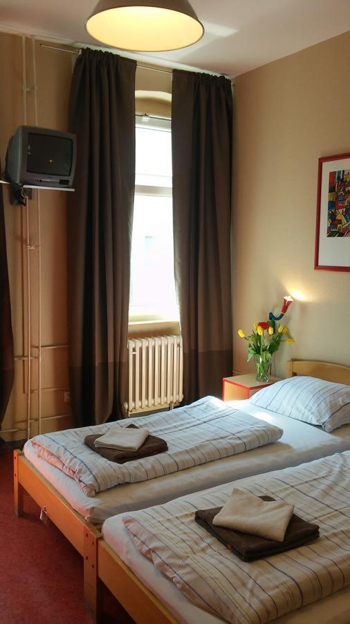 Happy Go Lucky Hotel + Hostel Schoneberg Berlin Exterior foto